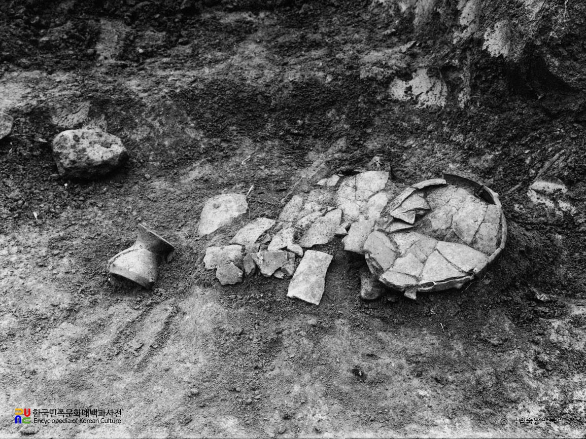 함북 종성 지경동 청동기시대 유적 토기 출토상태