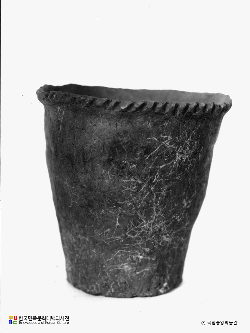 중국 길림 소영자 석관묘 출토 적갈색무문토기