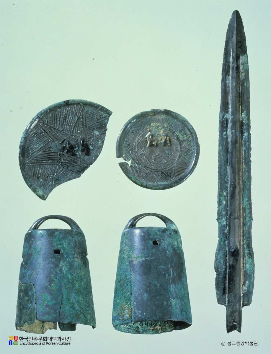 경주 불국사 삼층석탑 사리장엄구 / 동검, 동탁, 다뉴경