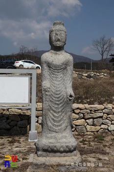 함양 극락사지 석조여래입상