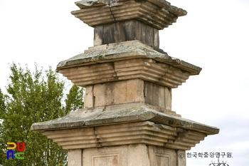 경주 고선사지 삼층석탑 탑신 부분