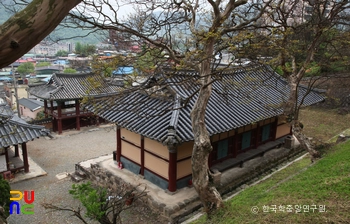 의령향교 중 명륜당 후면