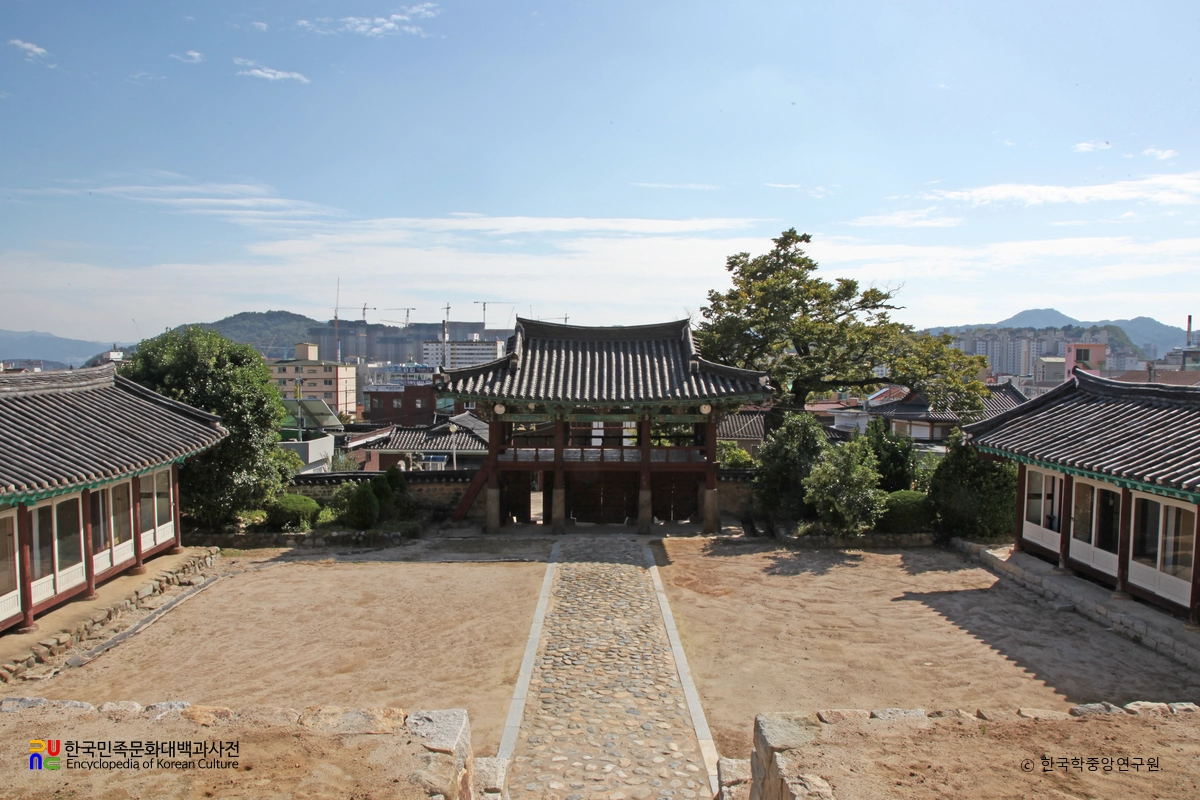 창원 창원향교 경내