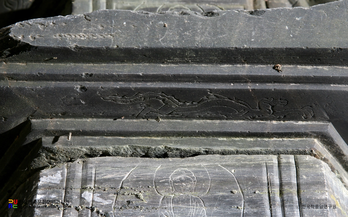 김제 금산사 육각 다층석탑 옥개석 하단 용무늬