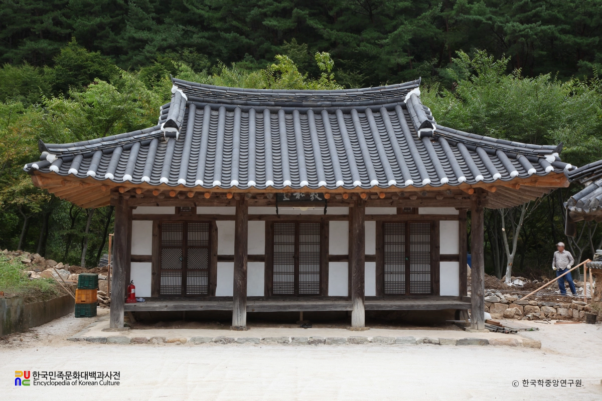 경남 고성 도연서원 중 돈화실 정면