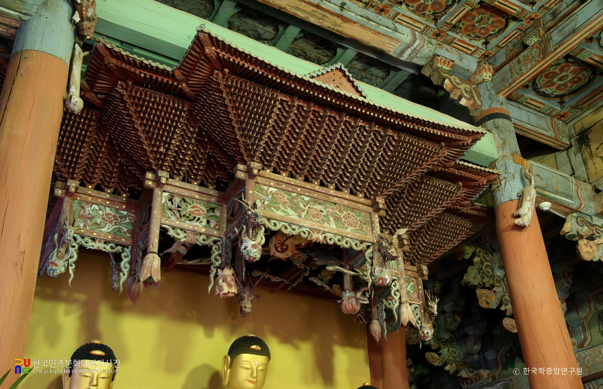 영광 불갑사 대웅전 닫집