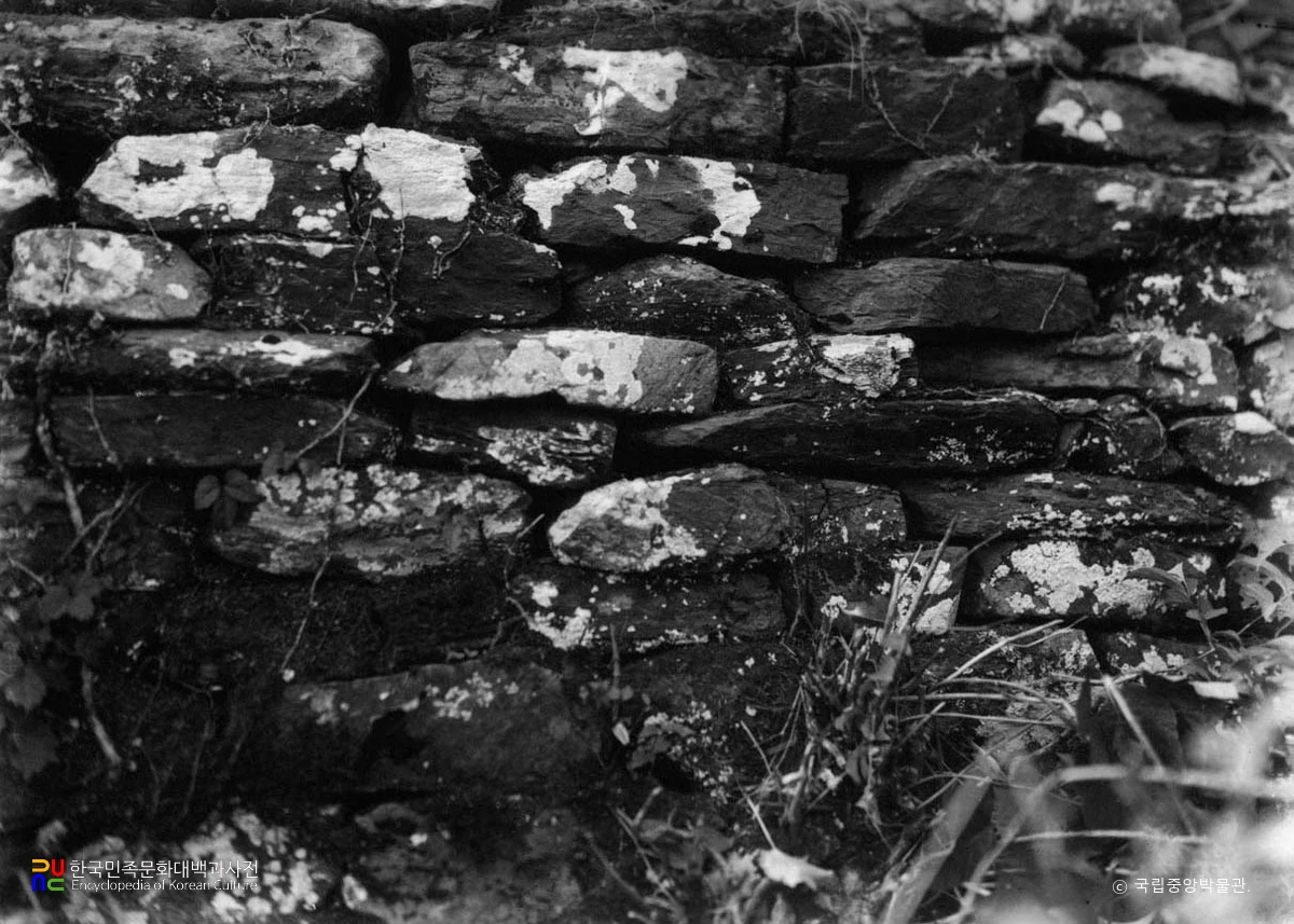 금천 토산성의 성벽