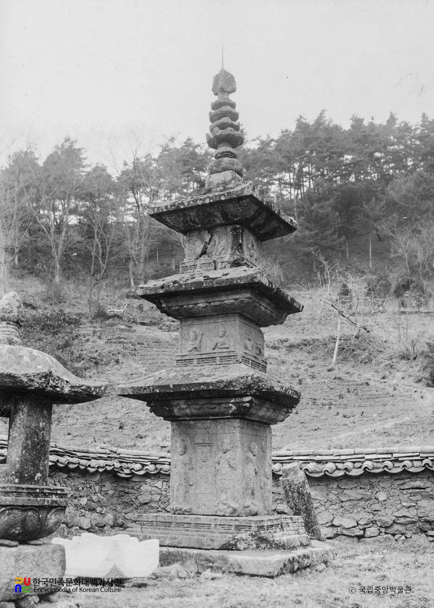 남원 실상사 백장암 삼층석탑 정측면