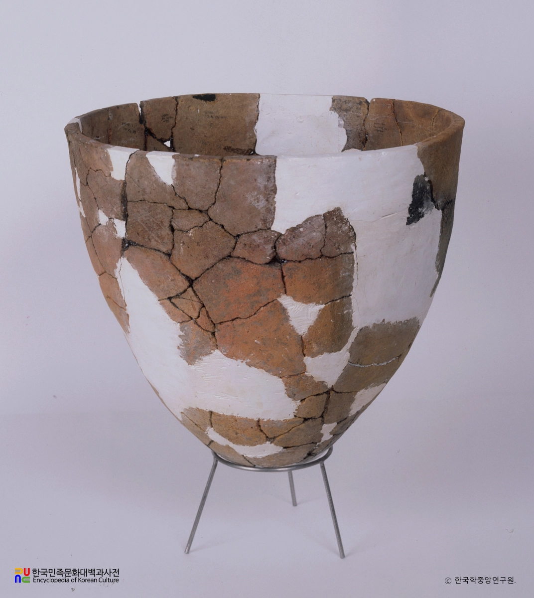 김해 수가리패총 출토 발형토기