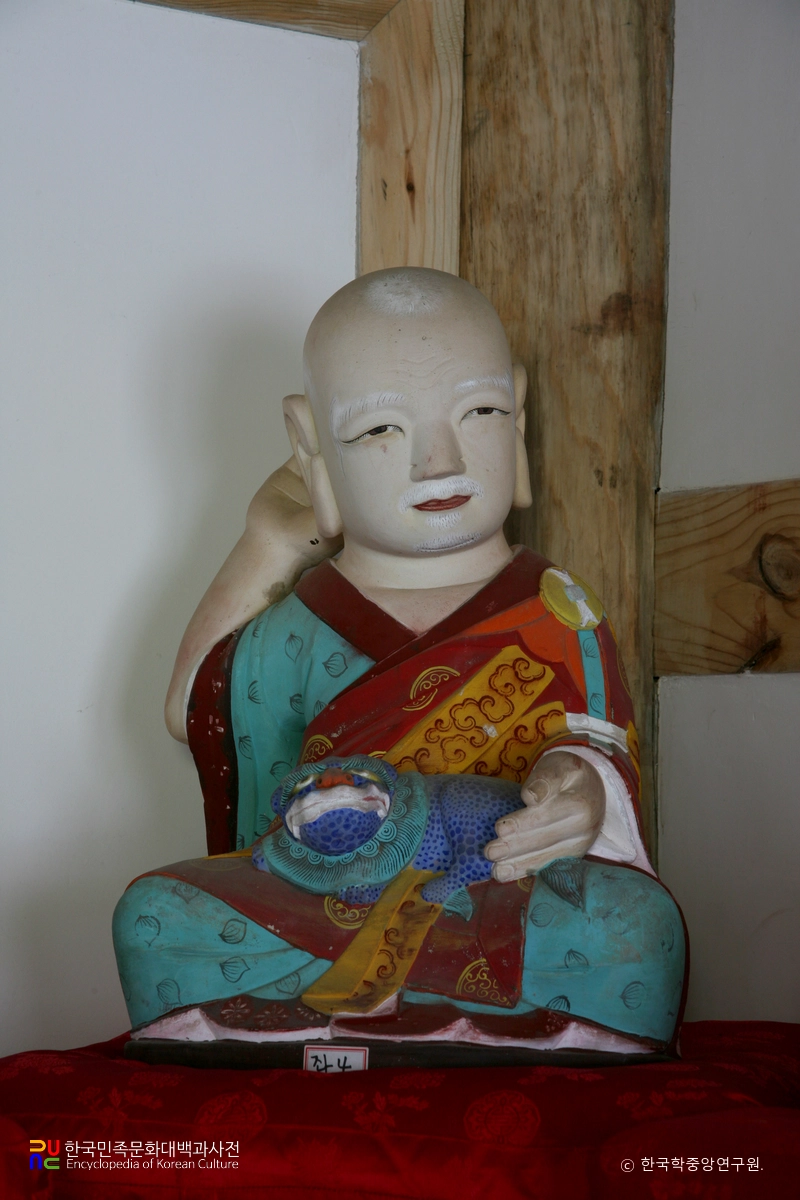 장안사 응진전 석조석가삼존십육나한상