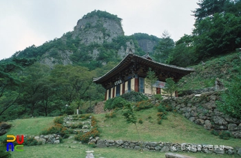 봉화 청량사 유리보전 전경