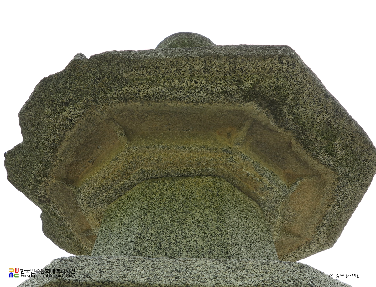 강릉 굴산사지 승탑 / 옥개석 하부