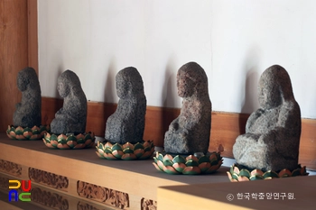 산청 심적정사 나한전 석조불상군