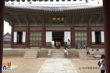 서울 경복궁 사정전 정면