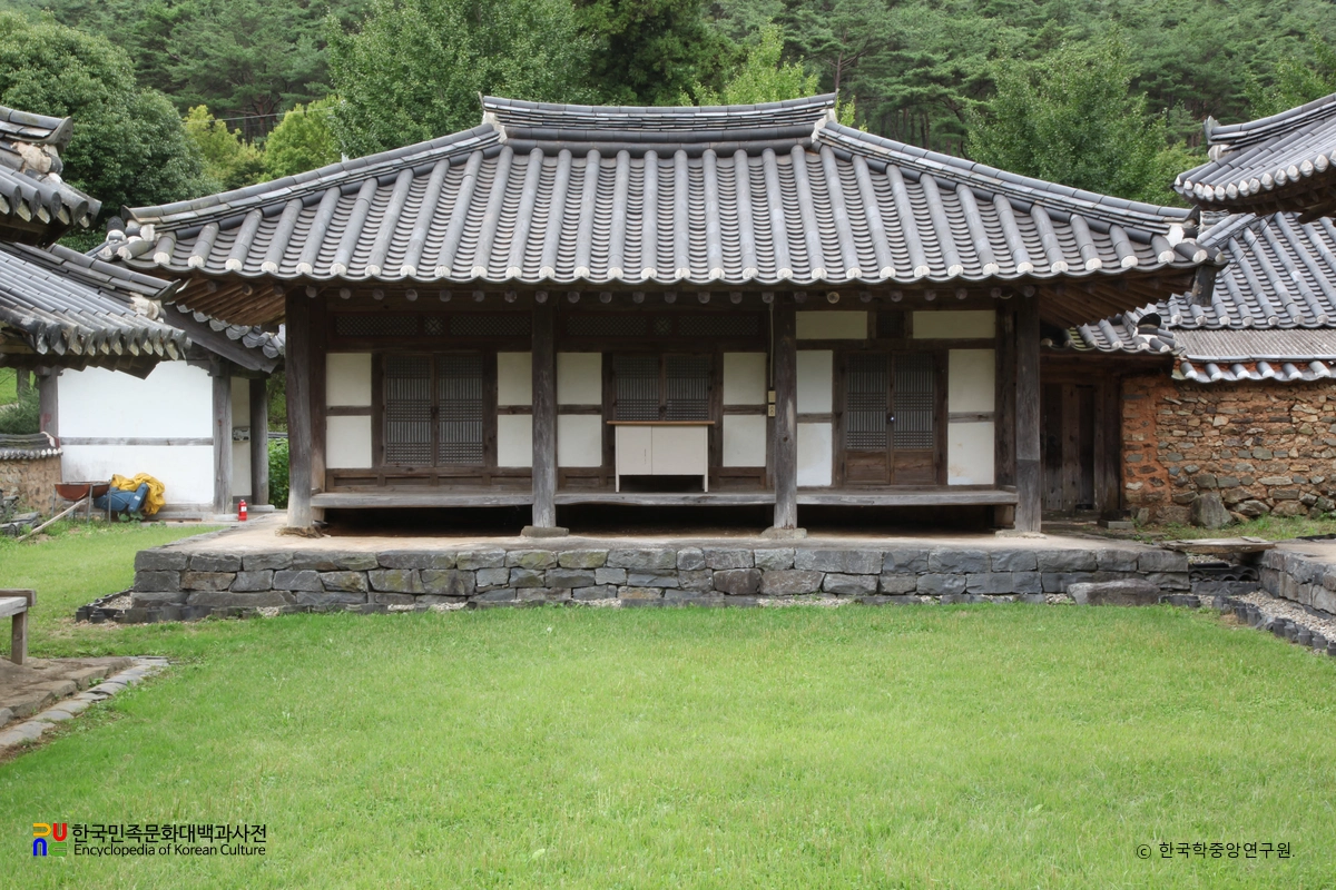 경남 고성 위계서원 중 서재 정면