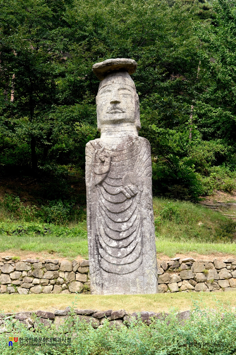 안성 기솔리 석불입상 북미륵(왼쪽)