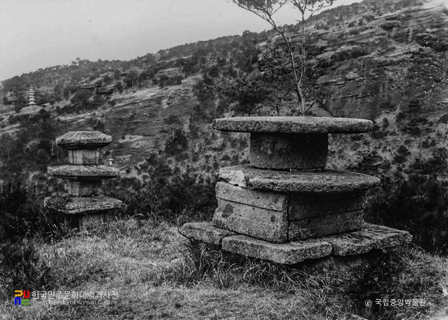 화순 운주사 제7호와 제8호 석탑 북면