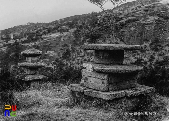 화순 운주사 제7호와 제8호 석탑 북면