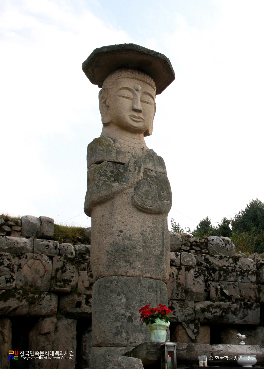 충주 미륵리 석조여래입상