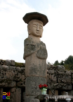 충주 미륵리 석조여래입상