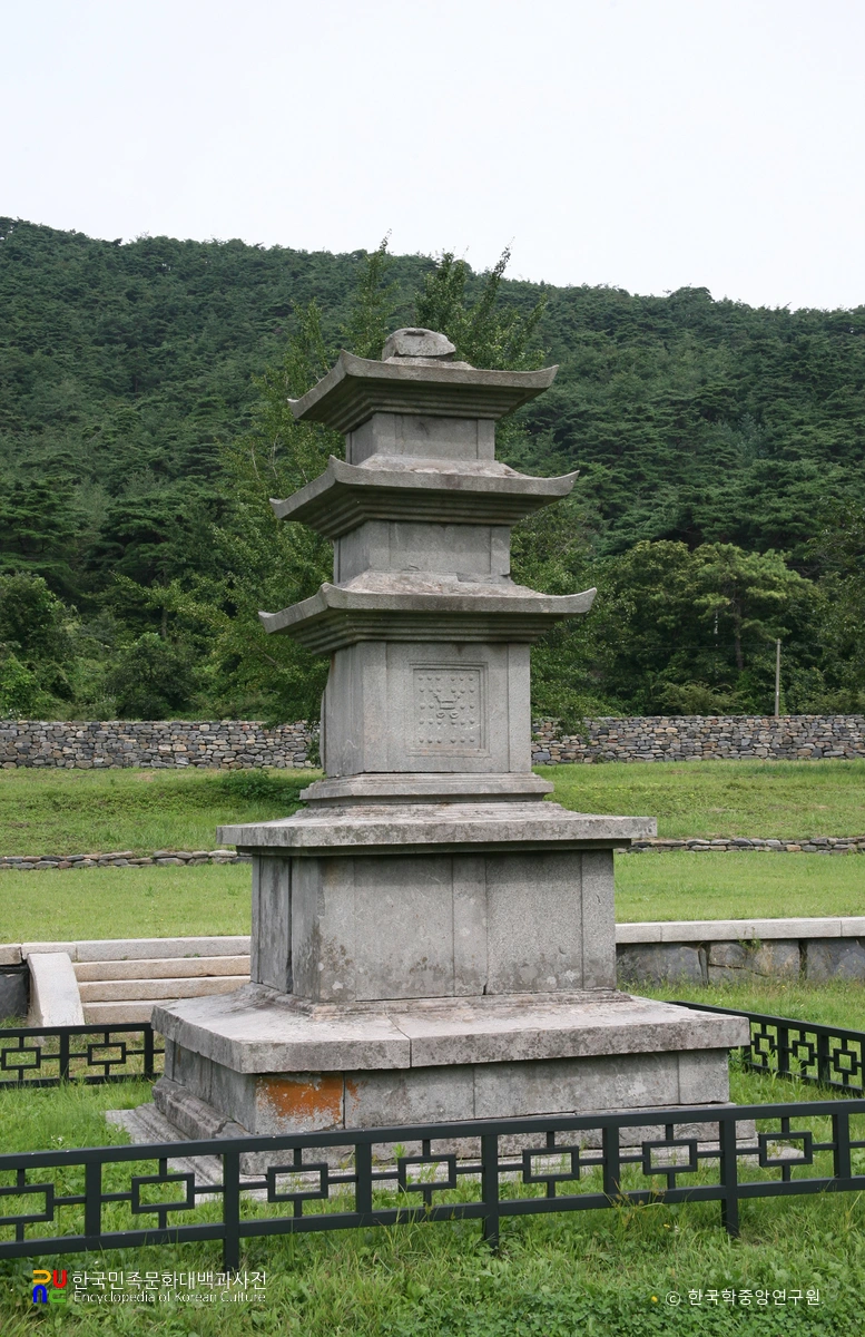 보령 성주사지 중앙 삼층석탑