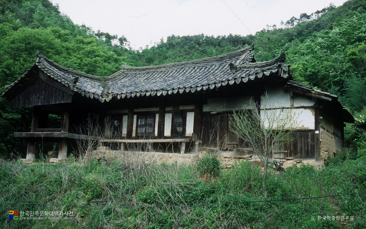 봉화 구가암 정측면