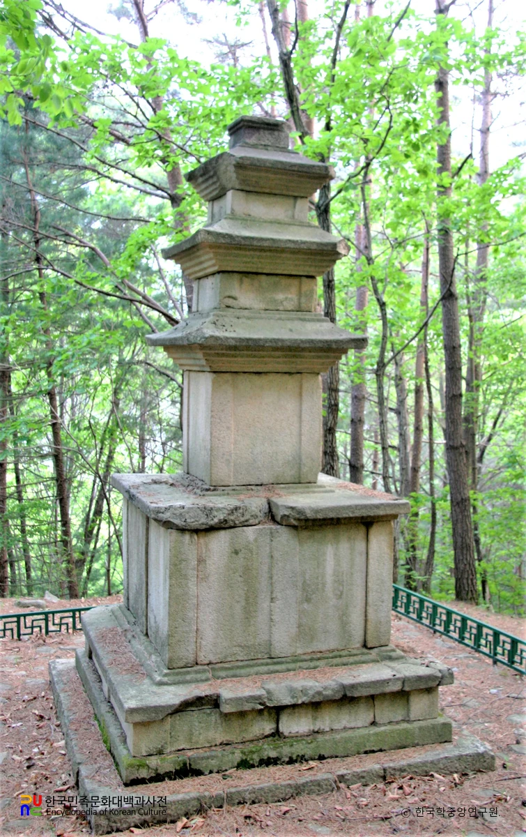 인제 한계사지 북삼층석탑 정측면