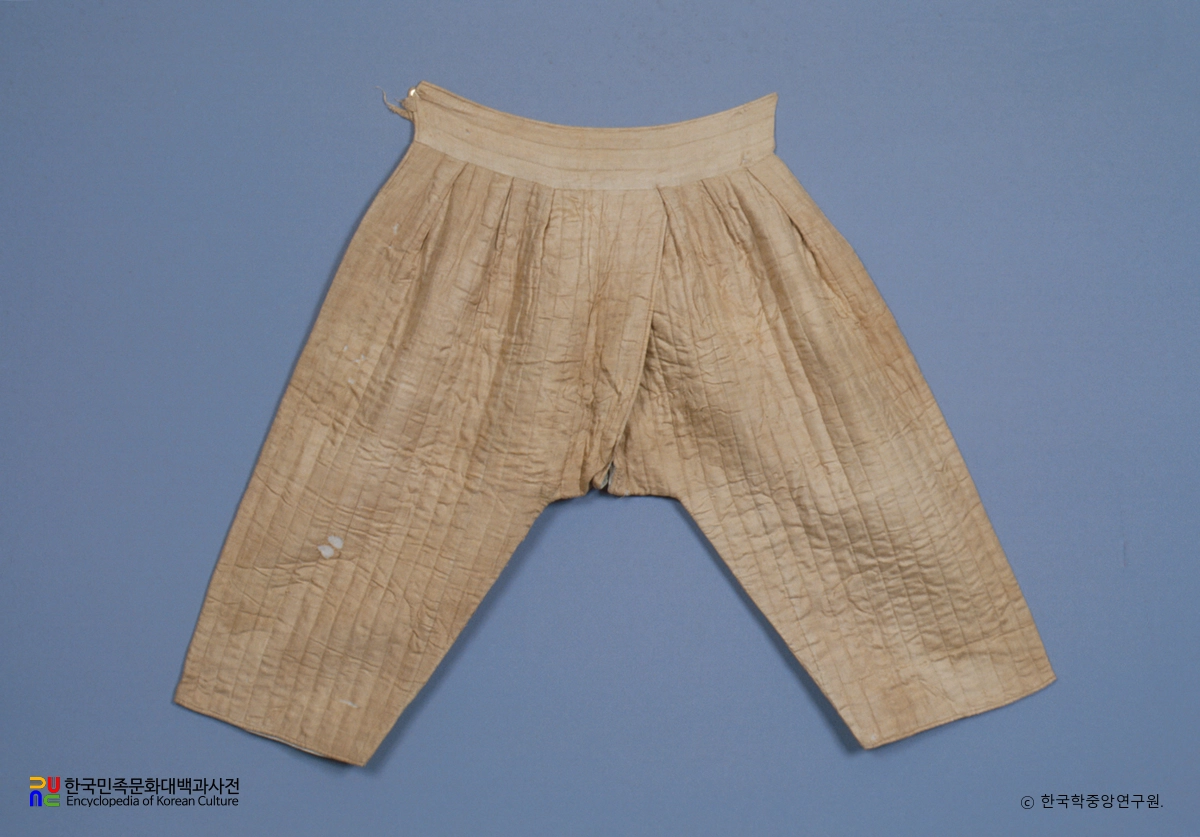 중원 김위 묘 출토유물  명주누비속곳