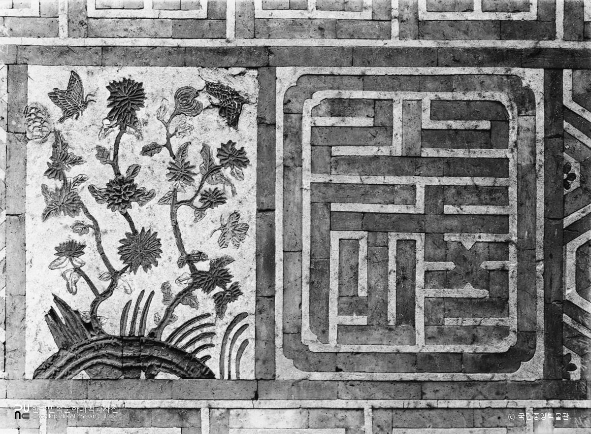 서울 경복궁 자경전 서측 꽃담의 문양