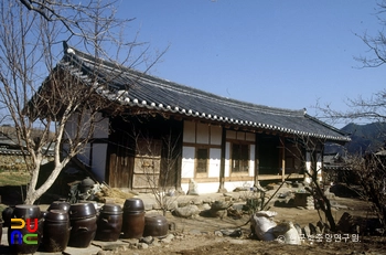 산청 단계박씨 고가 정측면