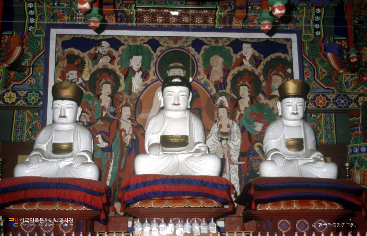 장춘사 석조 여래 좌상