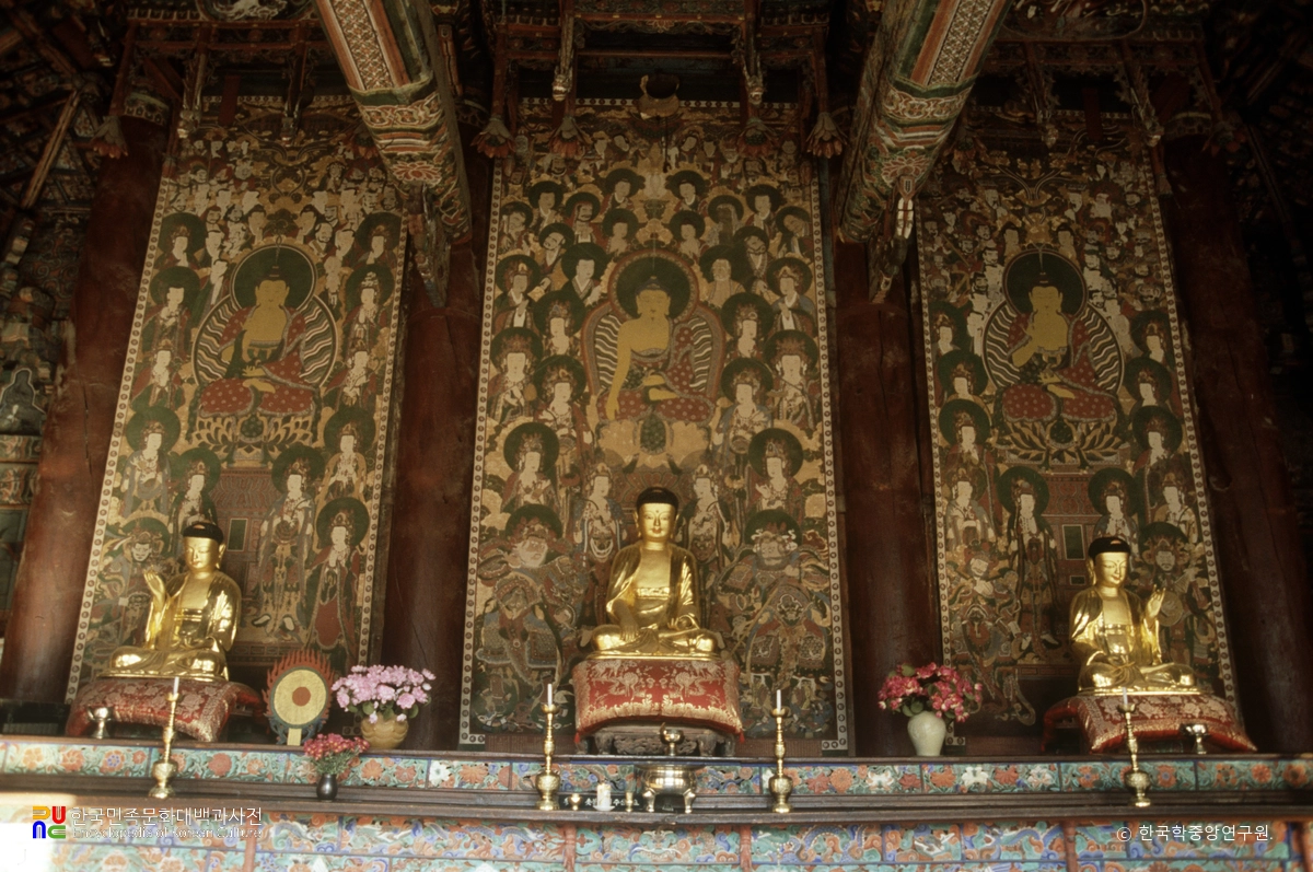 김천 직지사 대웅전 삼존불탱화