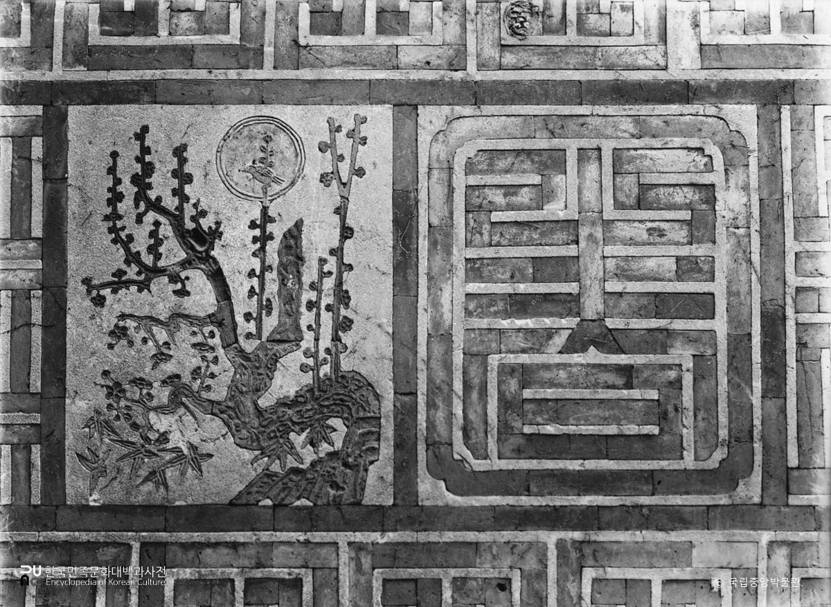 서울 경복궁 자경전 서측 꽃담의 문양