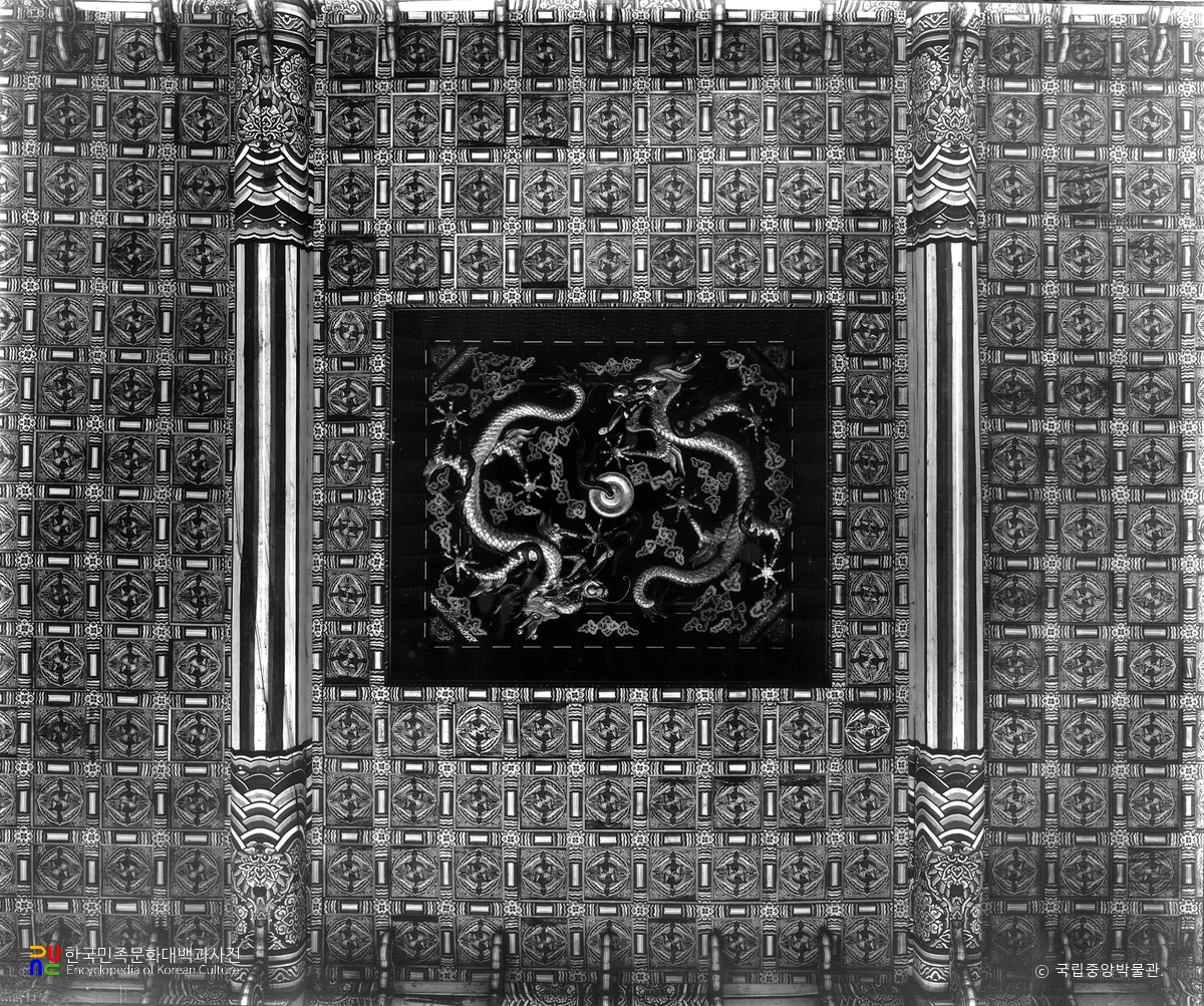 서울 경복궁 근정전 천장