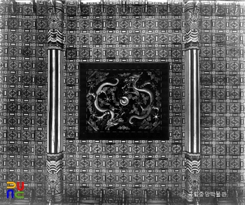 서울 경복궁 근정전 천장