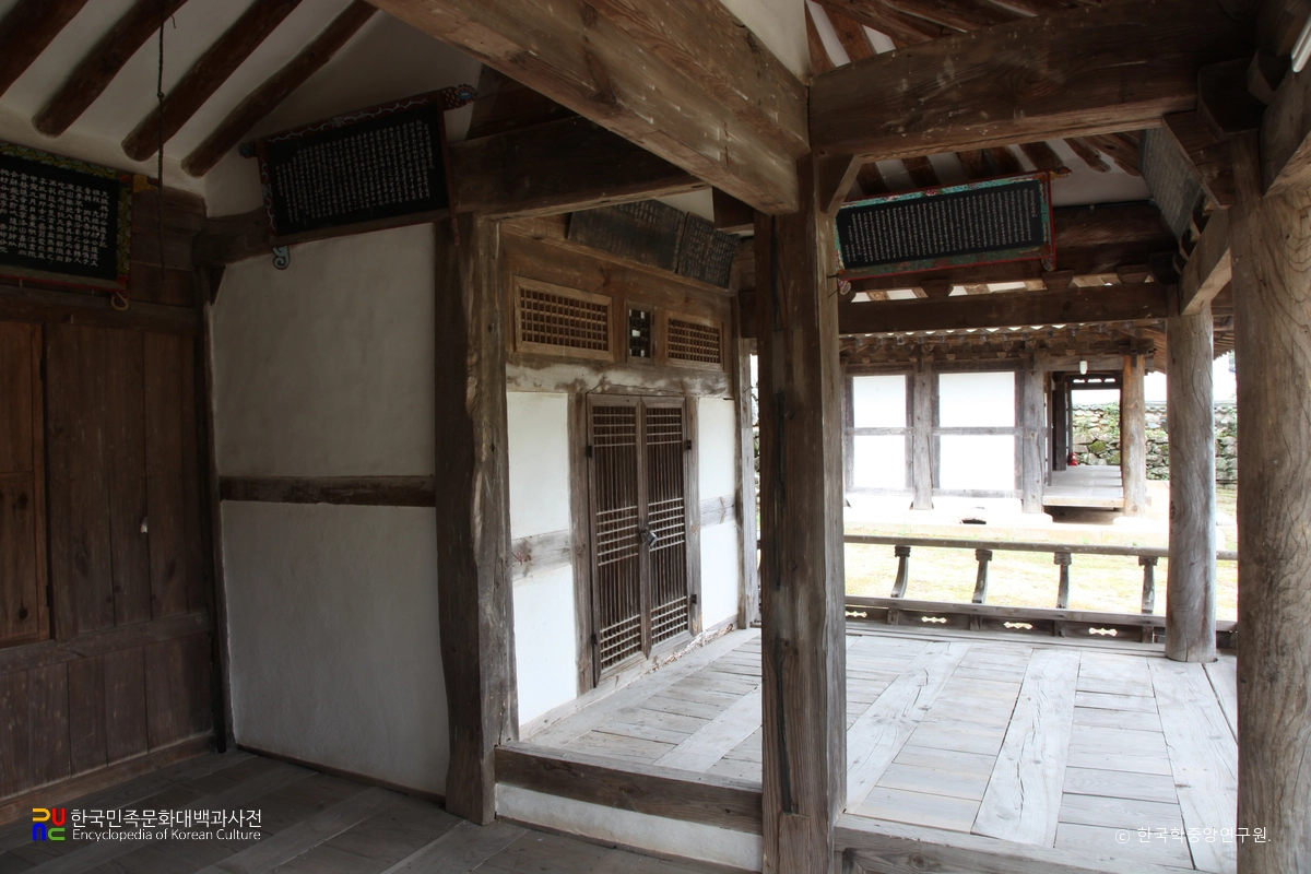 경남 고성 갈천서원 중 강당 내부