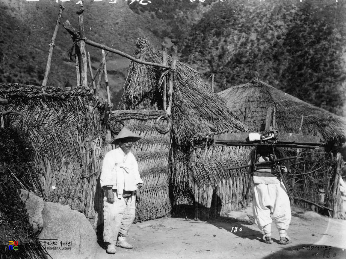 함남 홍원 관내 솟대