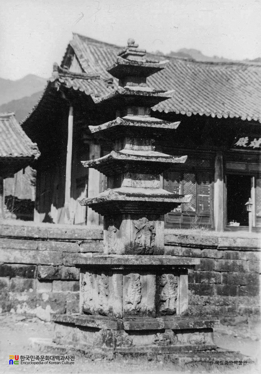 구례 화엄사 서 오층석탑 정측면
