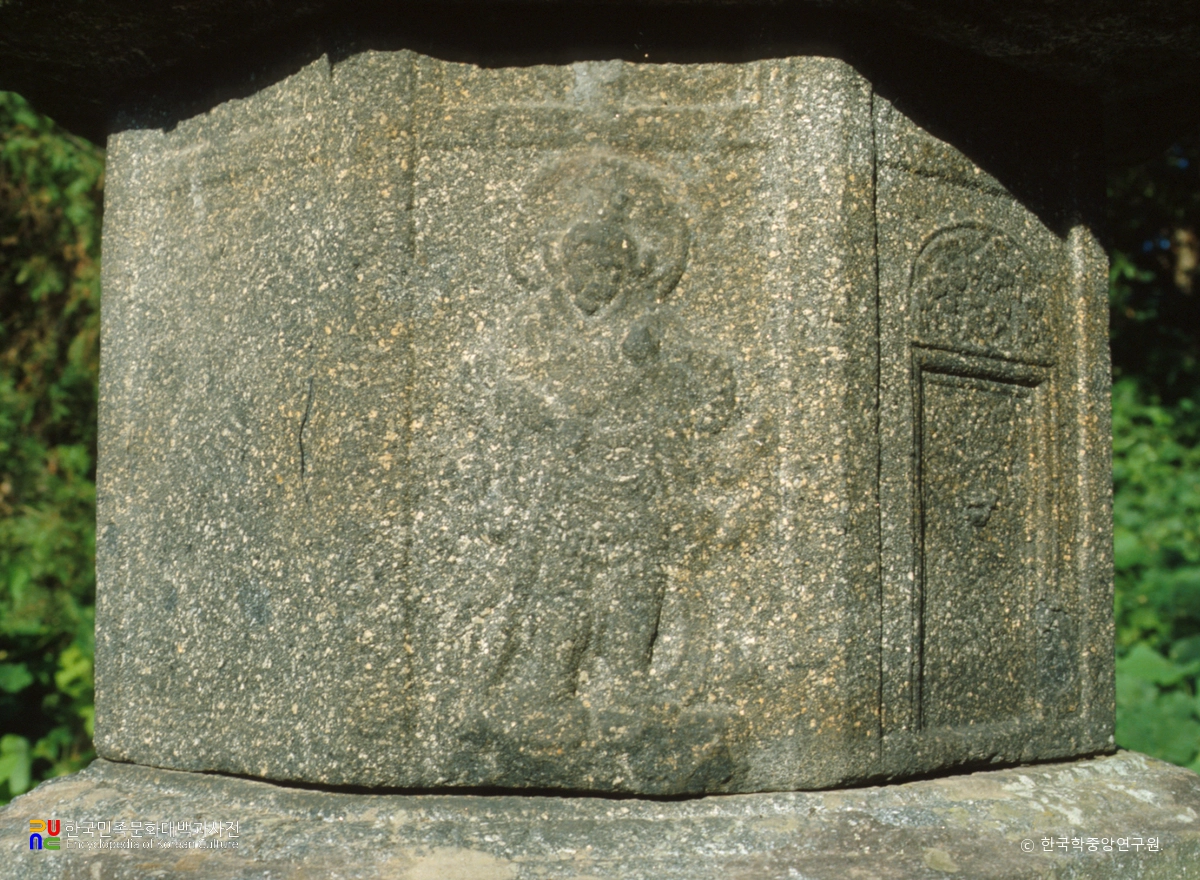 남원 실상사 증각대사탑 우측 사천왕상