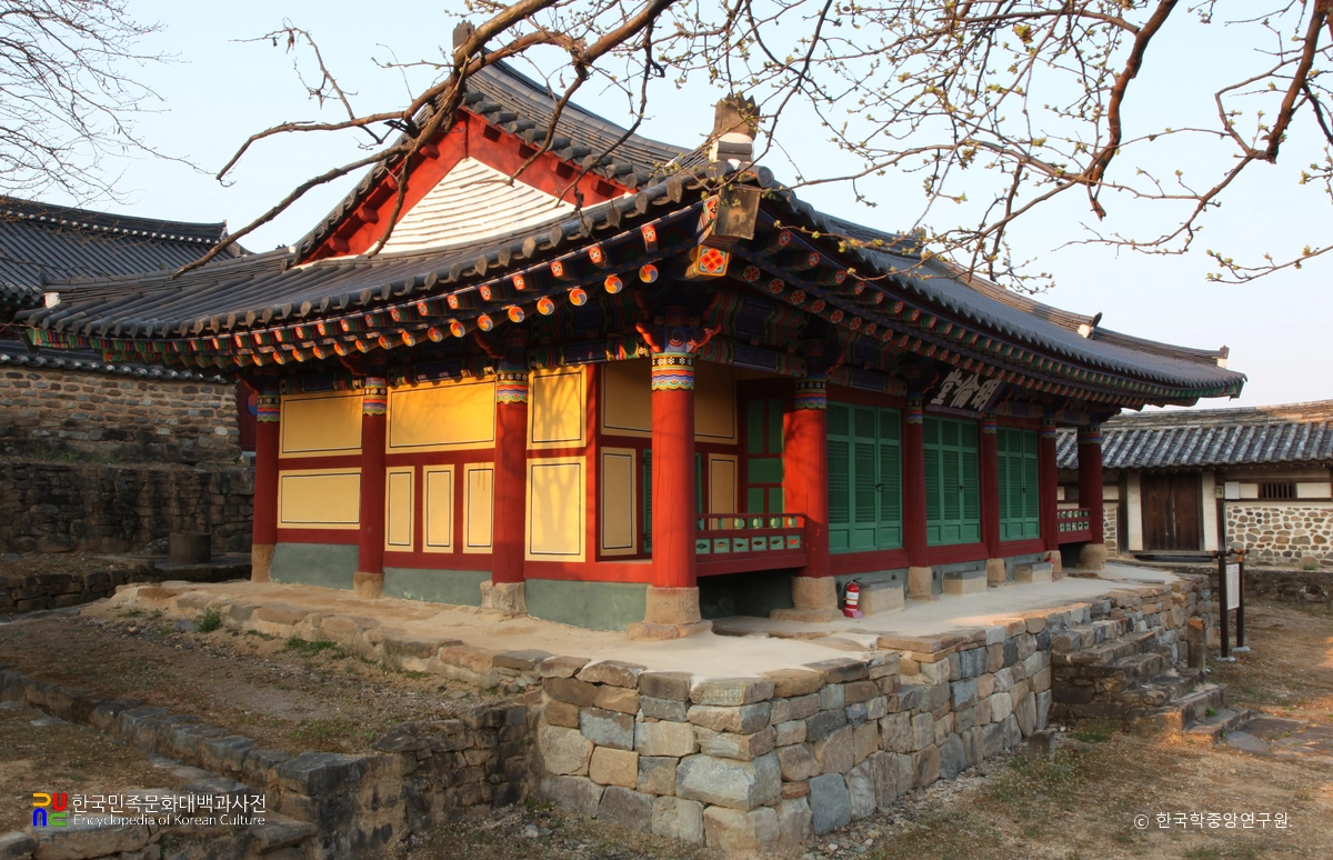 합천 삼가향교 중 명륜당 좌측면