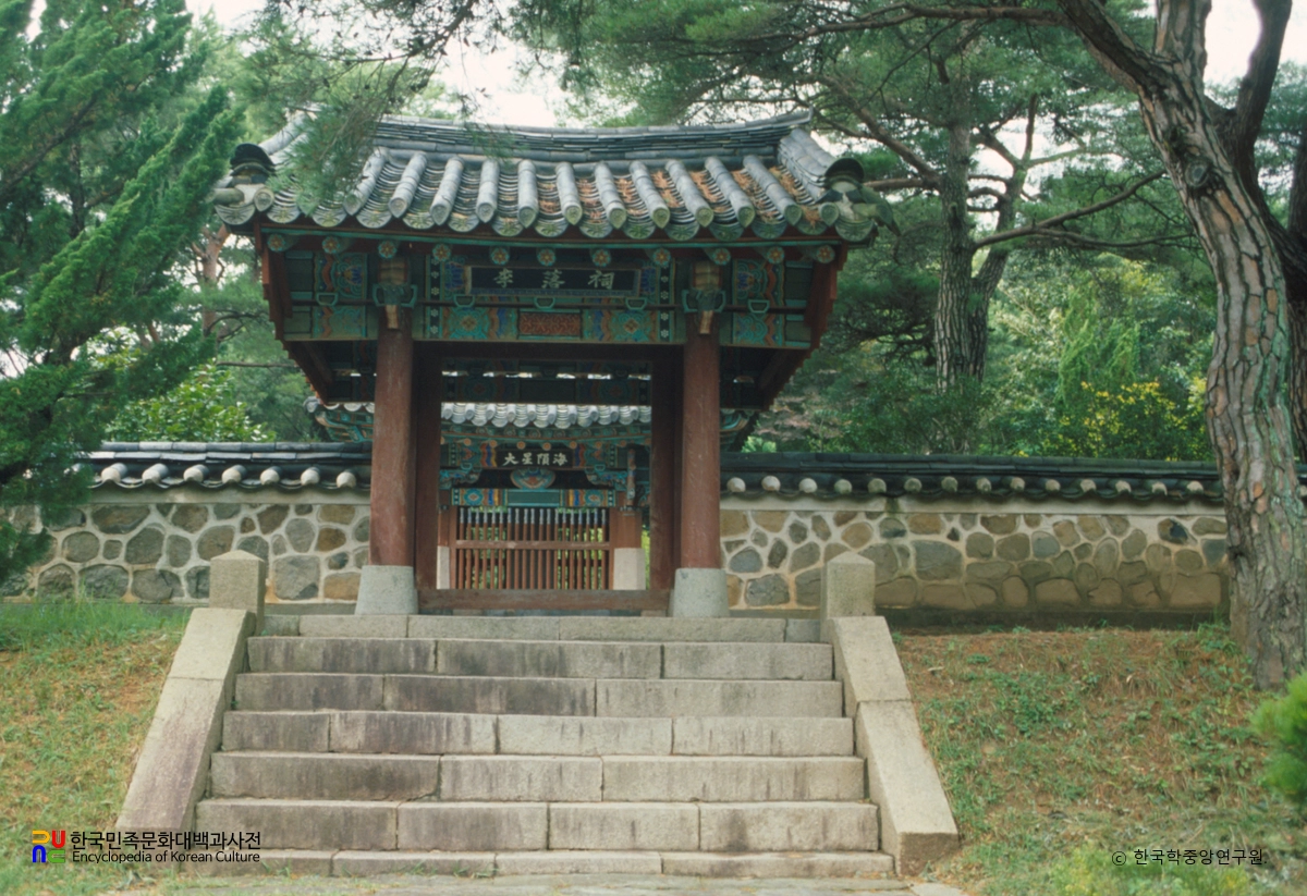 남해 관음포 이충무공 유적 중 이락사 정면