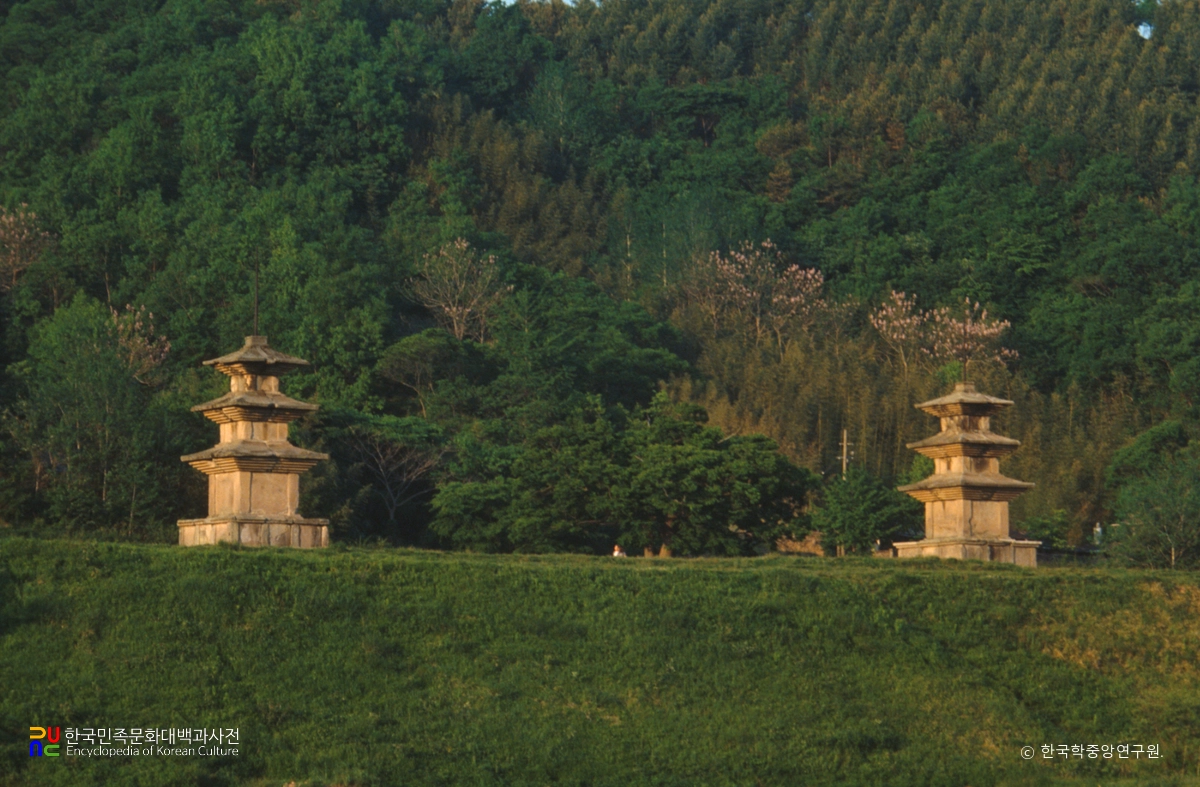 경주 감은사지 동서 삼층석탑