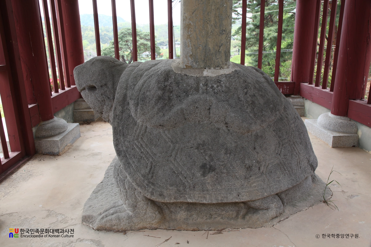 합천 박소 신도비의 귀부 우측면