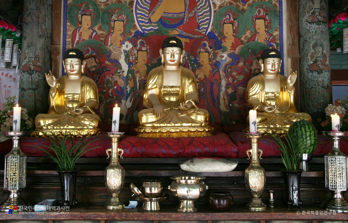 포항 오어사 대웅전 삼세불좌상