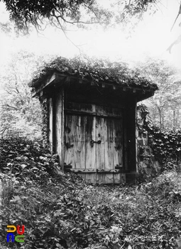 서울 경복궁 중 예성문 북측 소문 정측면