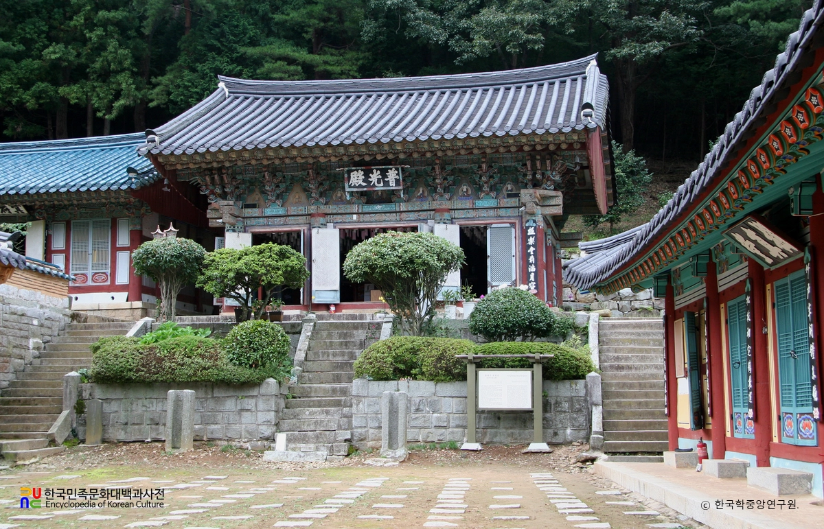 통영 용화사 보광전