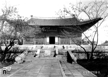 서울 덕수궁 중화전 및 중화문 중 중화전 정면