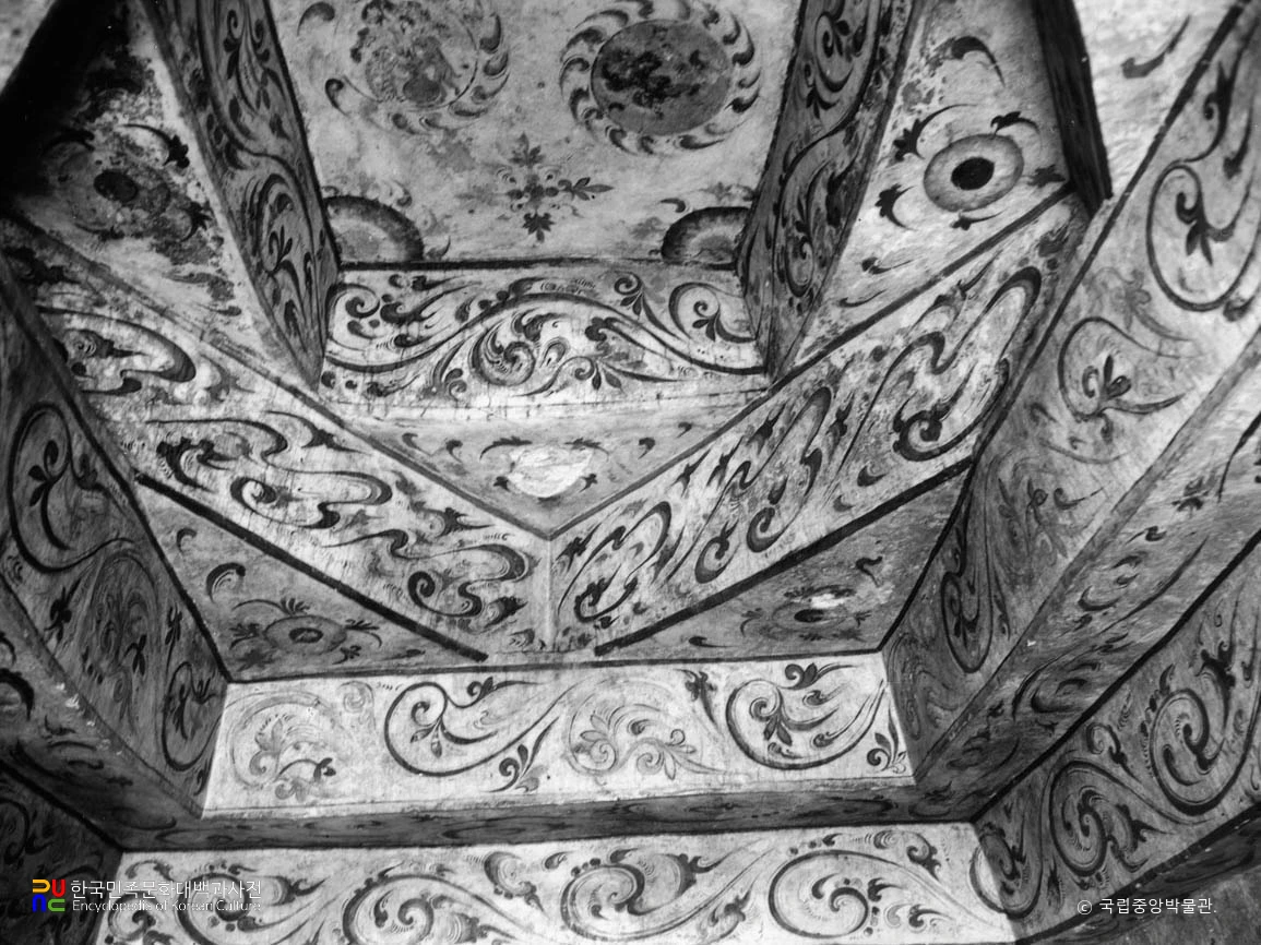 평안남도 중화 진파리 1호분 현실 모줄임천장