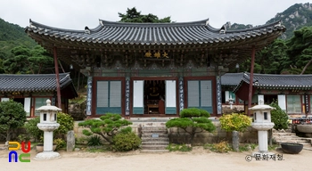 창녕 관룡사 대웅전