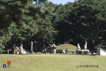 고양 서오릉 중 창릉 정측면